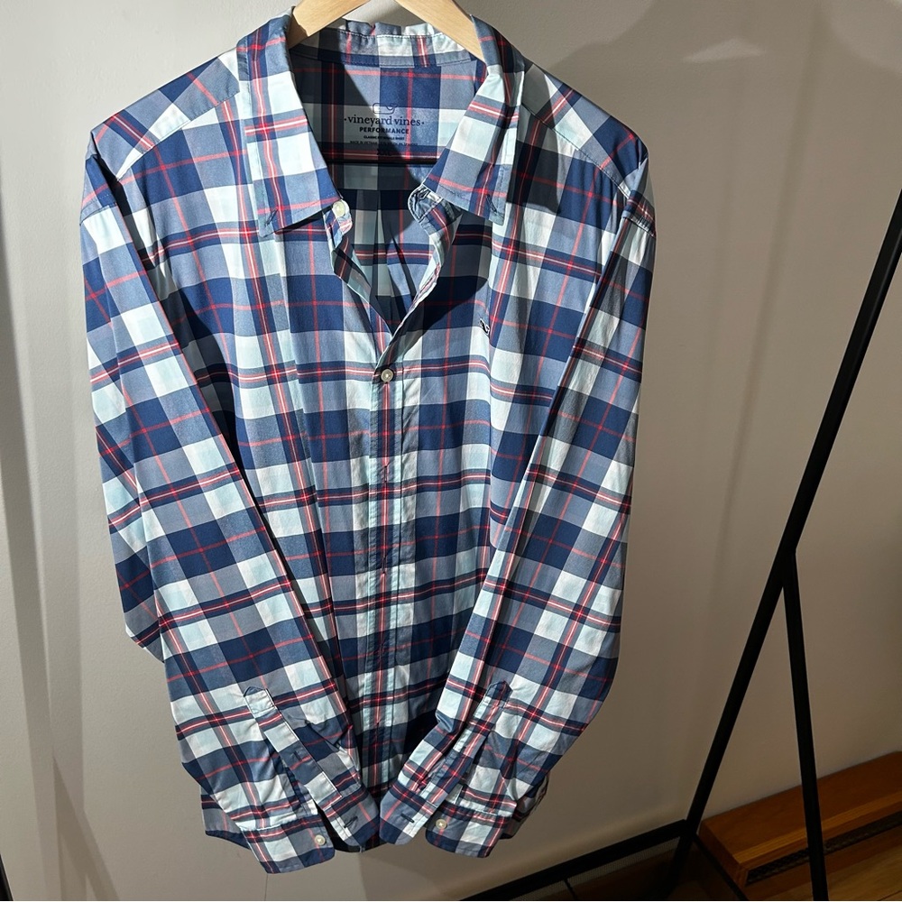 Vineyard Vines dress shirt Mens size XXL.